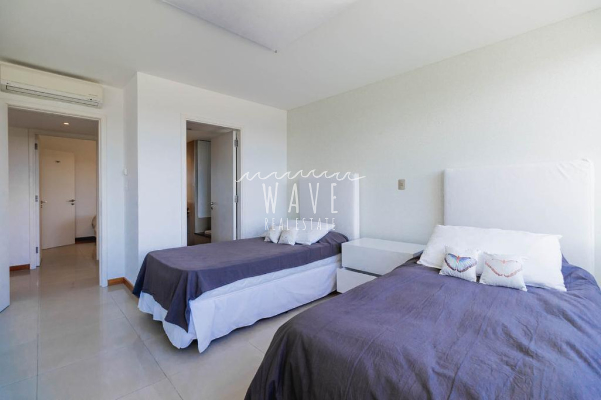 Apartamento ID.4989 - Alquiler de verano apartamento 4 dormitorios en primera fila playa brava