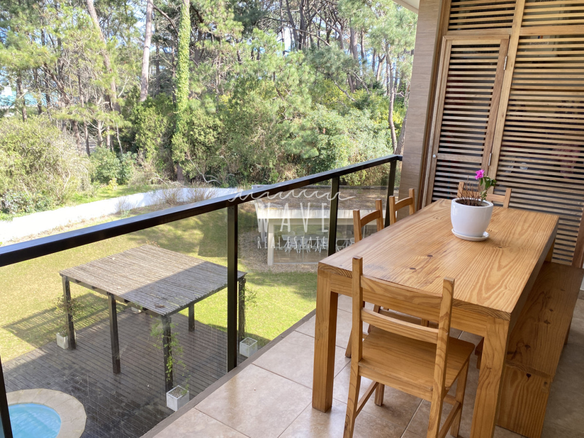Apartamento ID.5393 - Venta de apartamento de 2 dormitorios en Rincón del Indio, Pda 23, orientación bosque con vista al mar, parrillero propio