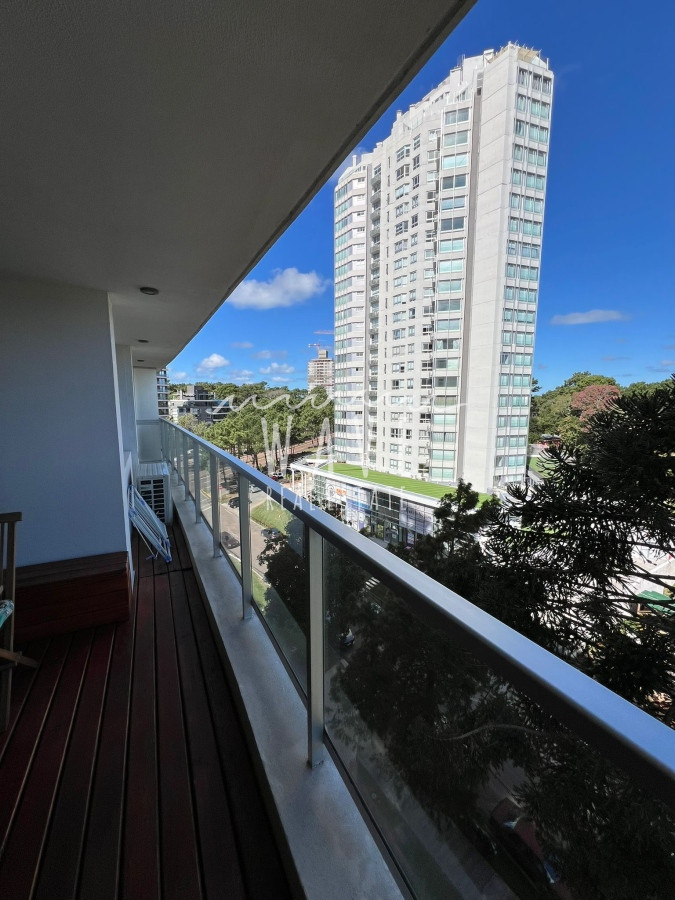 Apartamento ID.4210 - Venta de apartamento 2 dormitorios , torre con servicios en Av. Roosevelt
