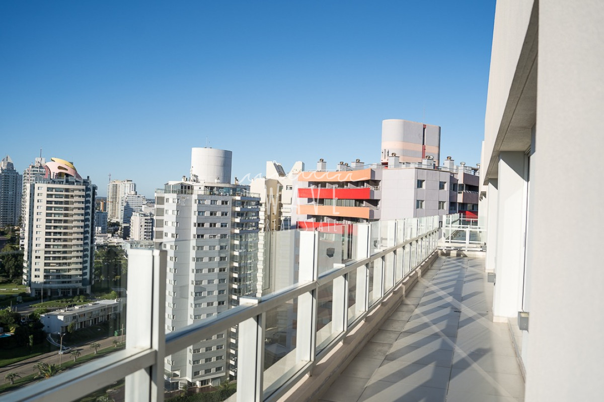 Apartamento ID.4920 - Venta de Apartamento Penthouse, de 3 dormitorios en La Pastora, con amenities