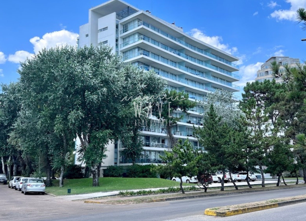 Apartamento ID.4719 - Alquiler departamento 2 dormitorios, Punta del Este, playa brava.