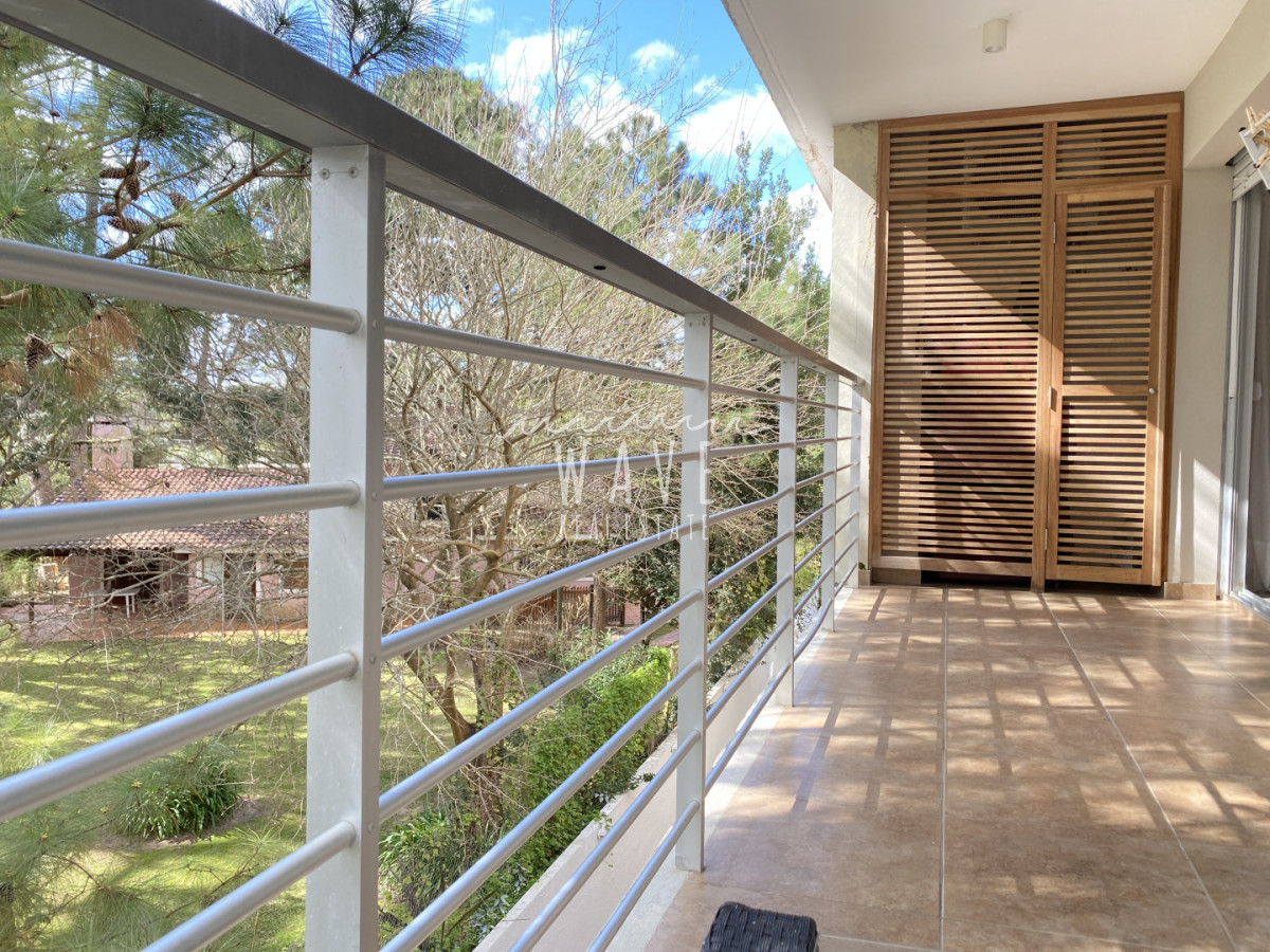 Apartamento ID.5393 - Venta de apartamento de 2 dormitorios en Rincón del Indio, Pda 23, orientación bosque con vista al mar, parrillero propio