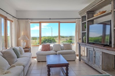 Alquiler de Verano, Apartamento de 4 dormitorios sobre Playa Brava.