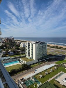 Venta 2 dormitorios en suite piso alto parada 10 Brava