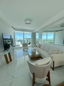 Venta excelente unidad Playa Mansa frente al mar 2 dorm en suite