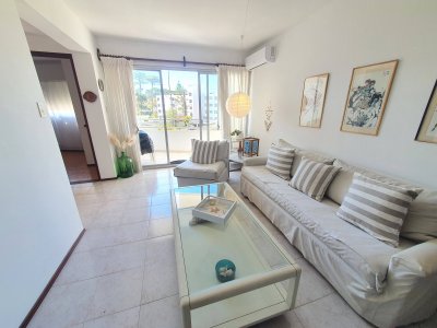 Venta de Apartamento de 2 dormitorios frente al mar en Mansa, Punta del Este.