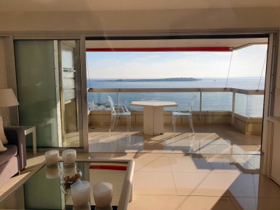 Venta de Apartamento 3 Dormitorios + Dependencia de Servicio en Punta del Este