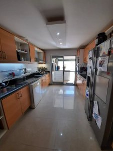 Venta, Apartamento De 4 Dormitorios, Patio, Parrillero Y Garaje X2