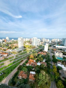 Hermoso penthouse en alquiler anual en torre con amenities premium 