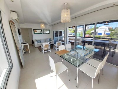 Alquiler Temporal de Verano, Apartamento de 2 dormitorios en La Barra, a una cuadra del mar, con parrillero