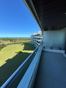 Brava, primera línea, 3 suites y dependencia. Terraza con parrillero.