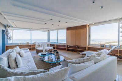 Alquiler de verano apartamento 4 dormitorios en primera fila playa brava