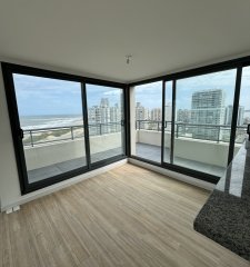 Venta de Penthouse en Playa Brava, con 2 dormitorios y 2 baños