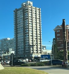 Apartamento en Venta, a una cuadra de Playa Mansa, 1 dormitorio.