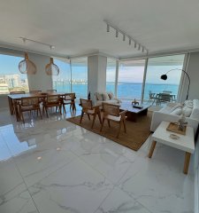 Venta lujoso departamento 4 dormitorios, primera línea Playa Mansa, Punta del Este