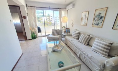 Venta de Apartamento de 2 dormitorios frente al mar en Mansa, Punta del Este.