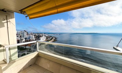Apartamento reciclado en primera linea playa mansa en venta y alquiler temporal