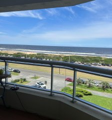 Venta de Apartamento frente al mar, 3 suites, en Playa Brava