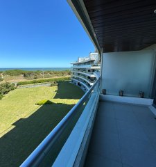 Brava, primera línea, 3 suites y dependencia. Terraza con parrillero.