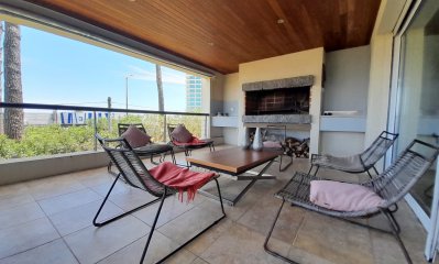 Apartamento con vista al mar de 4 dormitorios en Playa Mansa