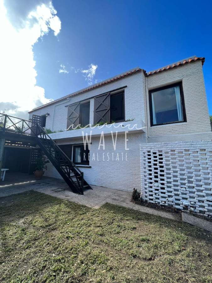 Casa ID.1127 - La Barra, 3 dormitorios, 3 baños, suite con vista al mar, céntrica. 