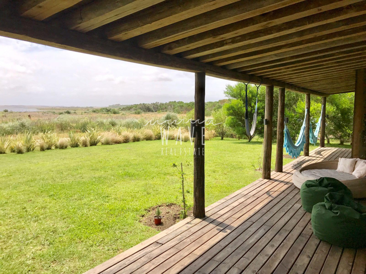 Casa ID.4581 - Alquiler de Verano, La Juanita, casa sobre laguna José Ignacio, cerca de la playa, 3 dormitorios. 