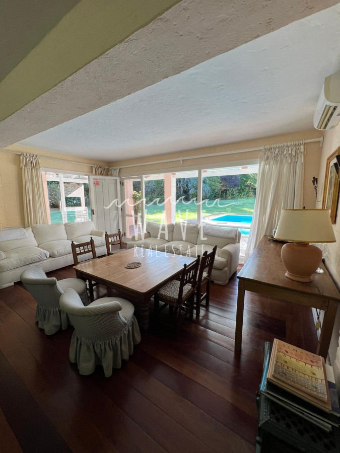 Casa ID.4376 - Alquiler de Verano, Casa con 5 dormitorios en Rincón del indio con piscina 4 mil mts de jardín 