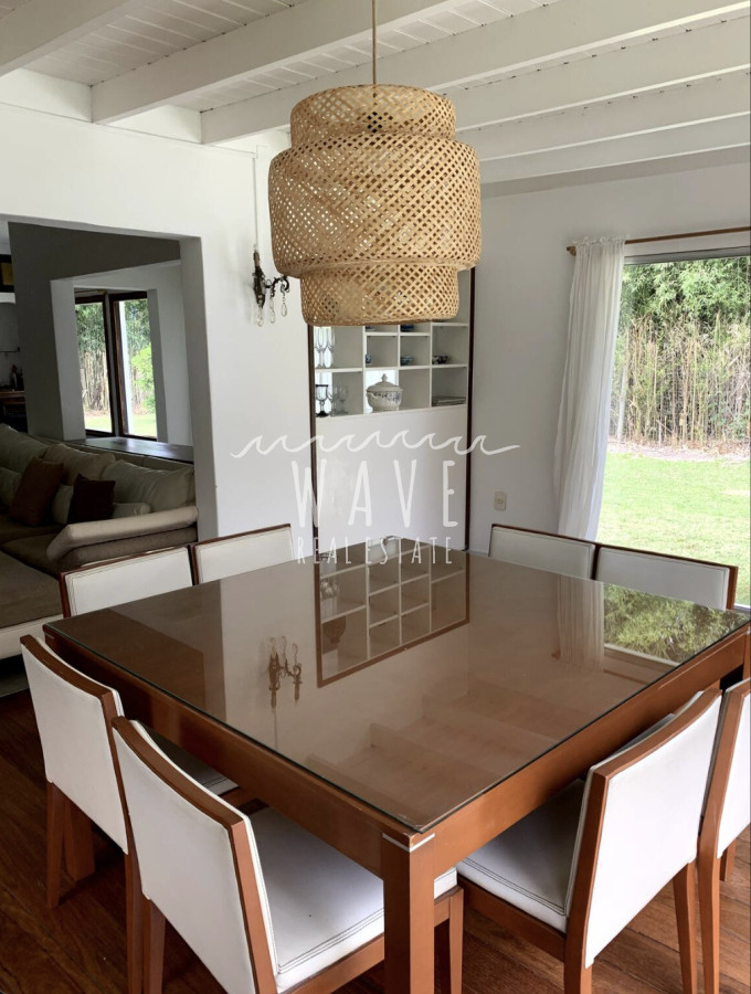 Casa ID.4716 - Venta de casa en El Tesoro,4 dormitorios y piscina.