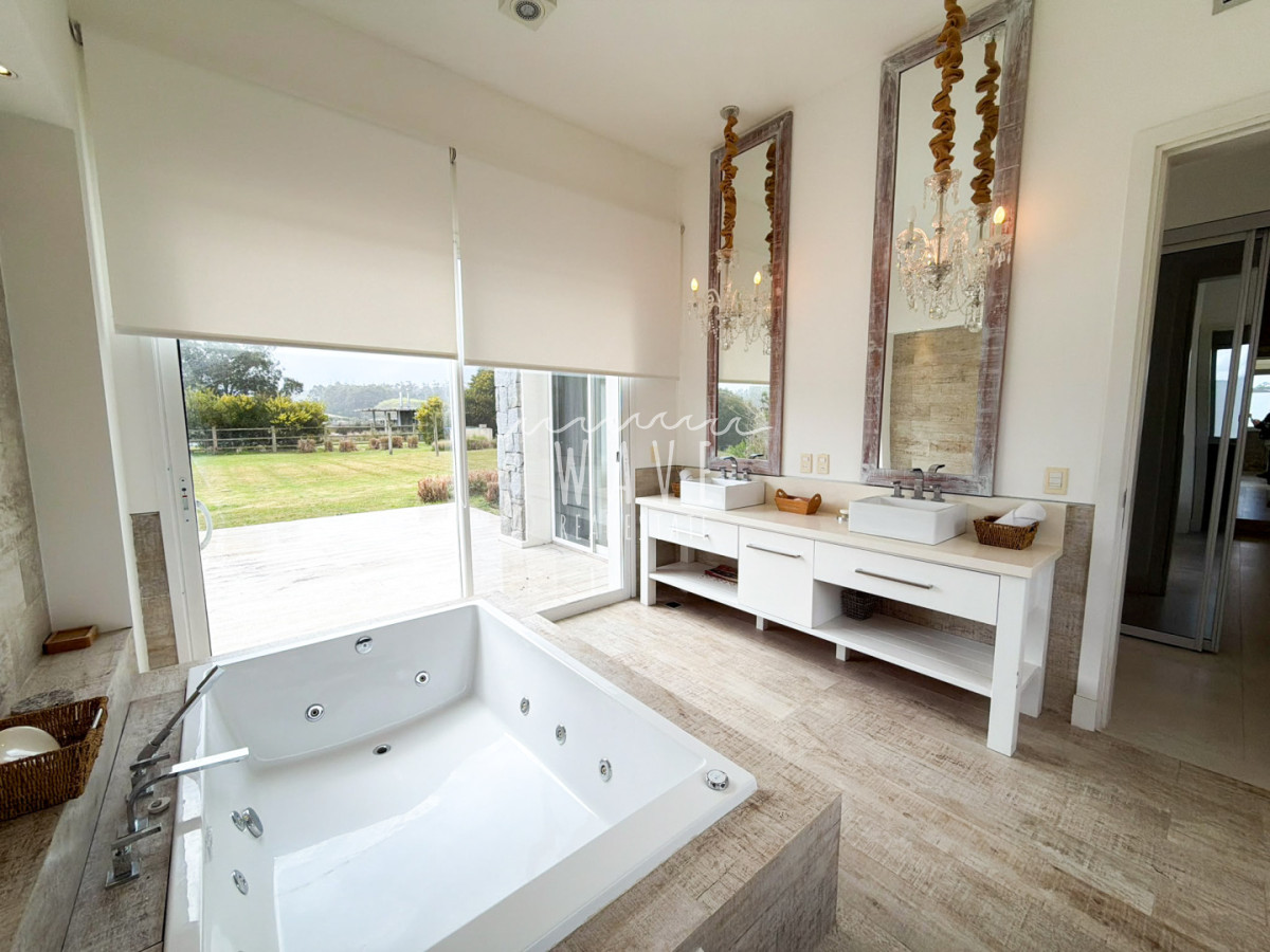 Casa ID.6136 -  Espectacular residencia de 6 suites en Laguna Estates | 5.000 m² de terreno y vista a Laguna Blanca