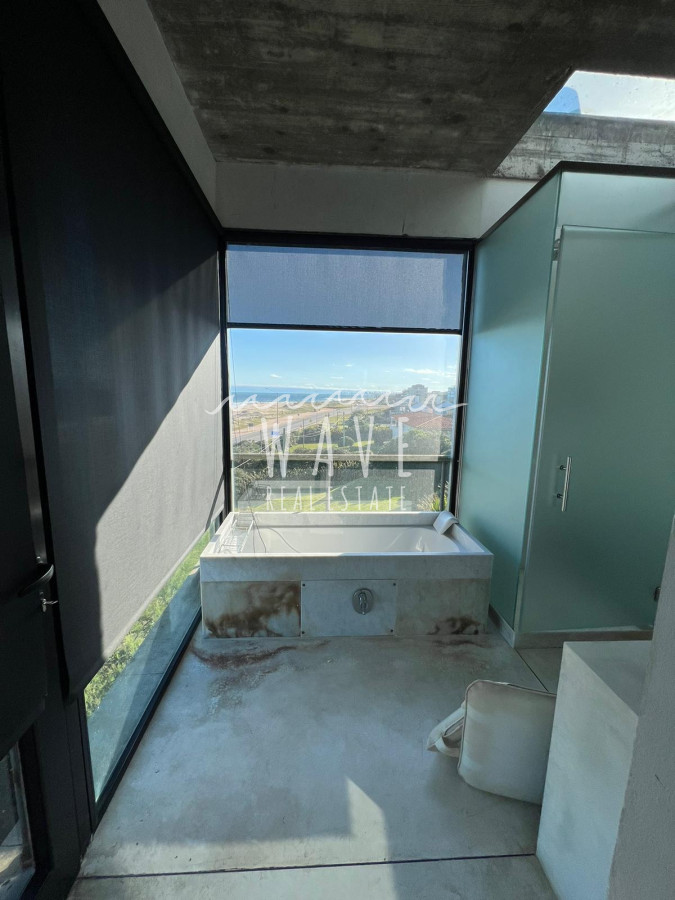 Casa ID.3946 - Casa en alquiler con 3 suites y casa de huespedes frente al mar, en El Chorro. 