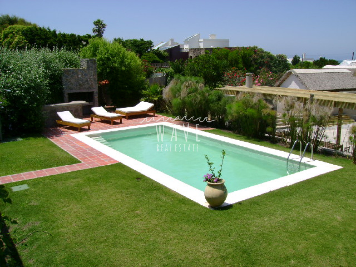 Casa ID.749 - CAPACIDAD Y PRIVACIDAD EN EL CORAZÓN DE LA BARRA