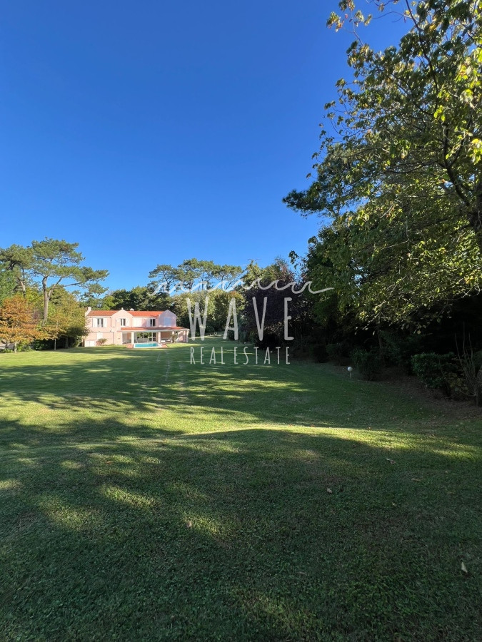 Casa ID.4376 - Alquiler de Verano, Casa con 5 dormitorios en Rincón del indio con piscina 4 mil mts de jardín 