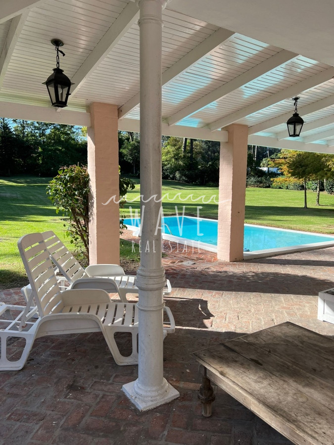 Casa ID.4376 - Alquiler de Verano, Casa con 5 dormitorios en Rincón del indio con piscina 4 mil mts de jardín 