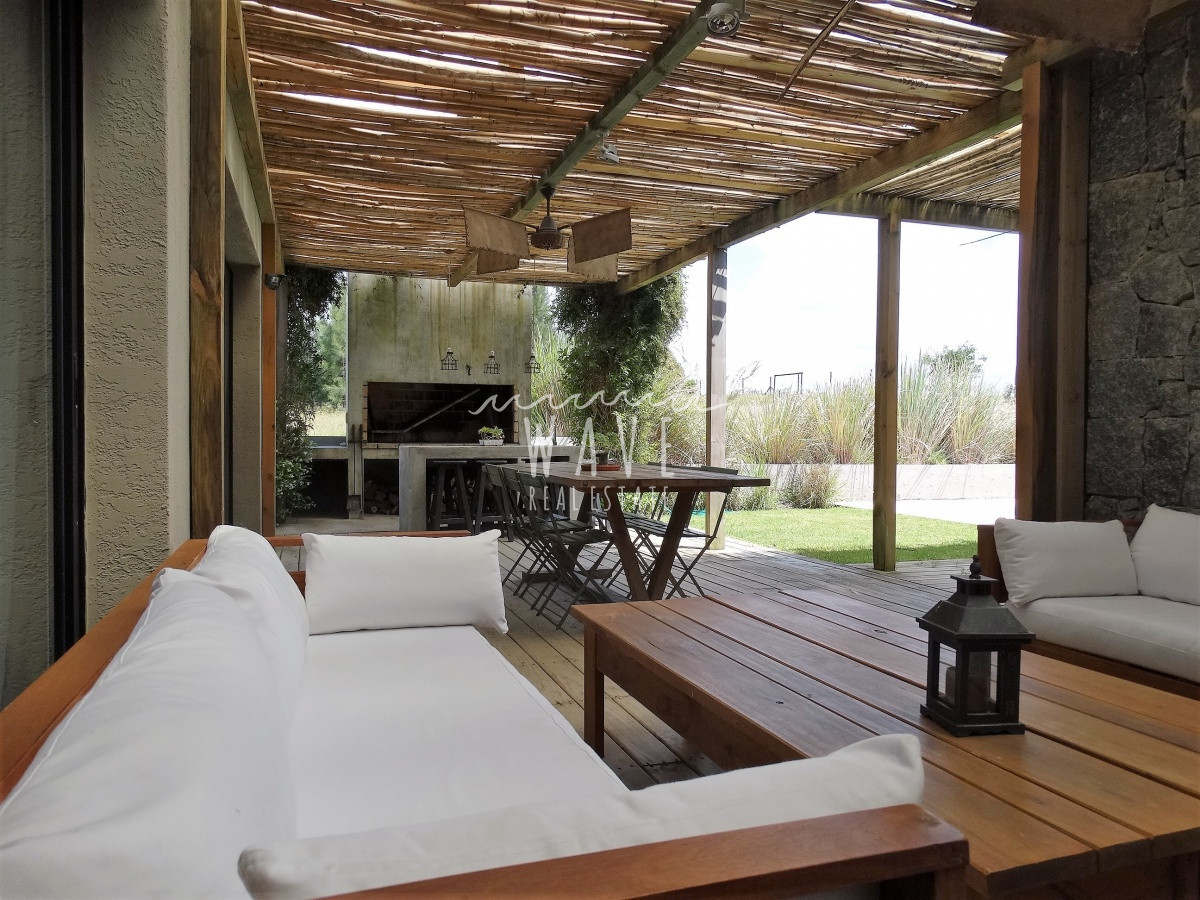 Casa ID.872 - CONFORTABLE CASA EN BARRIO CON SEGURIDAD A METROS DEL MAR. 