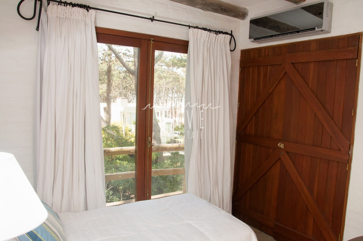 Casa ID.1218 - Alquiler Temporal de Moderna y Confortable casa de 5 dormitorios a pasos del Mar en La Barra, Punta del Este.