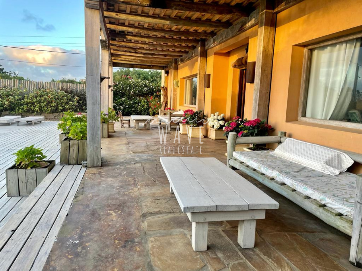Casa ID.5179 - Venta de casa de 5 dormitorios en Punta Piedras, Manantiales