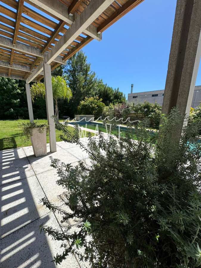 Casa ID.4659 - Venta Casa en Barrio privado, Punta del Este 