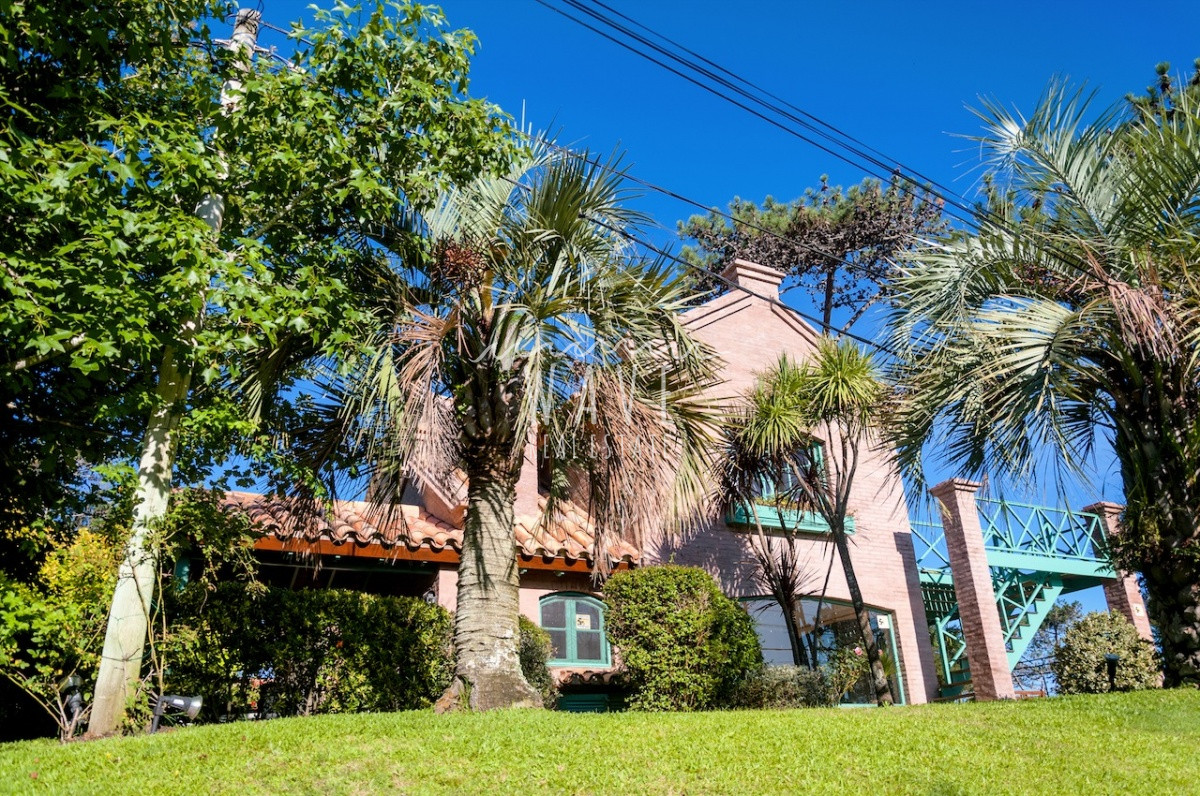 Casa ID.1217 - Alquiler Temporal de Casa de 4 dormitorios, en Montoya, La Barra, Punta del Este.