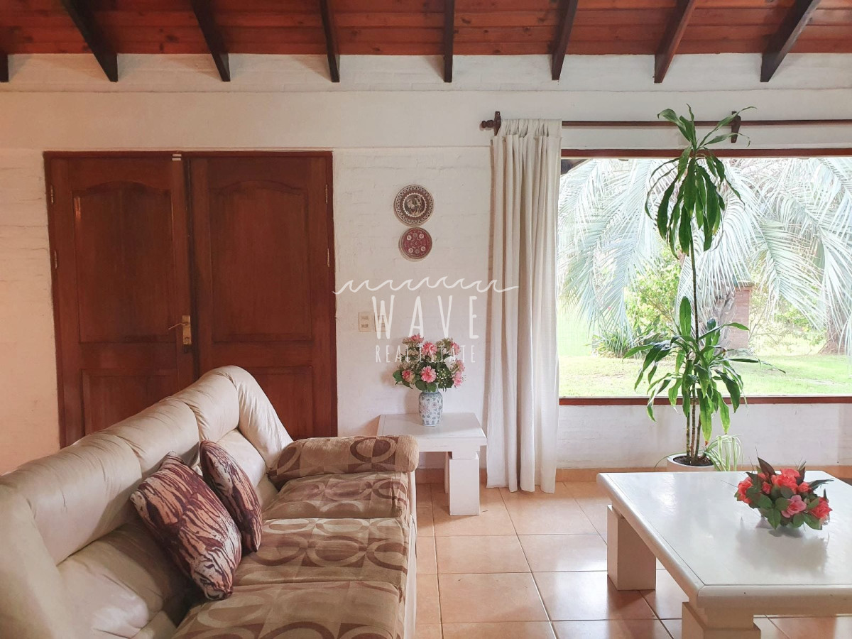 Casa ID.1222 - Venta de casa de 3 dormitorios y servicio en barrio Cantegril, Punta del Este.