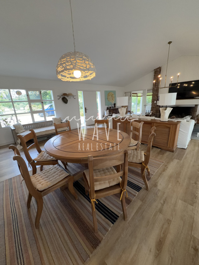 Casa ID.5473 - Venta de casa de 5 dormitorios en El Golf, Punta del Este