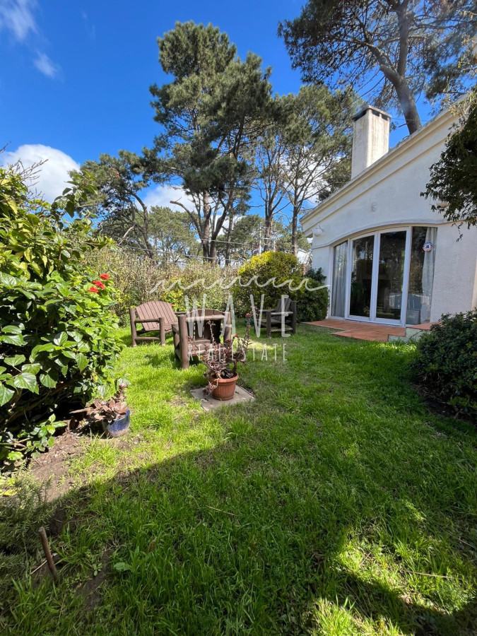 Casa ID.5152 - Alquiler Temporal Casa en Mansa, 3 dormitorios, dependencia de servicio, piscina, jardín.