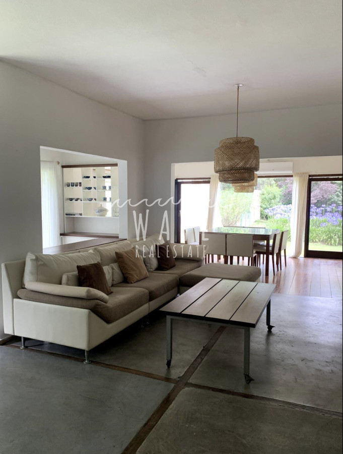 Casa ID.4716 - Venta de casa en El Tesoro,4 dormitorios y piscina.