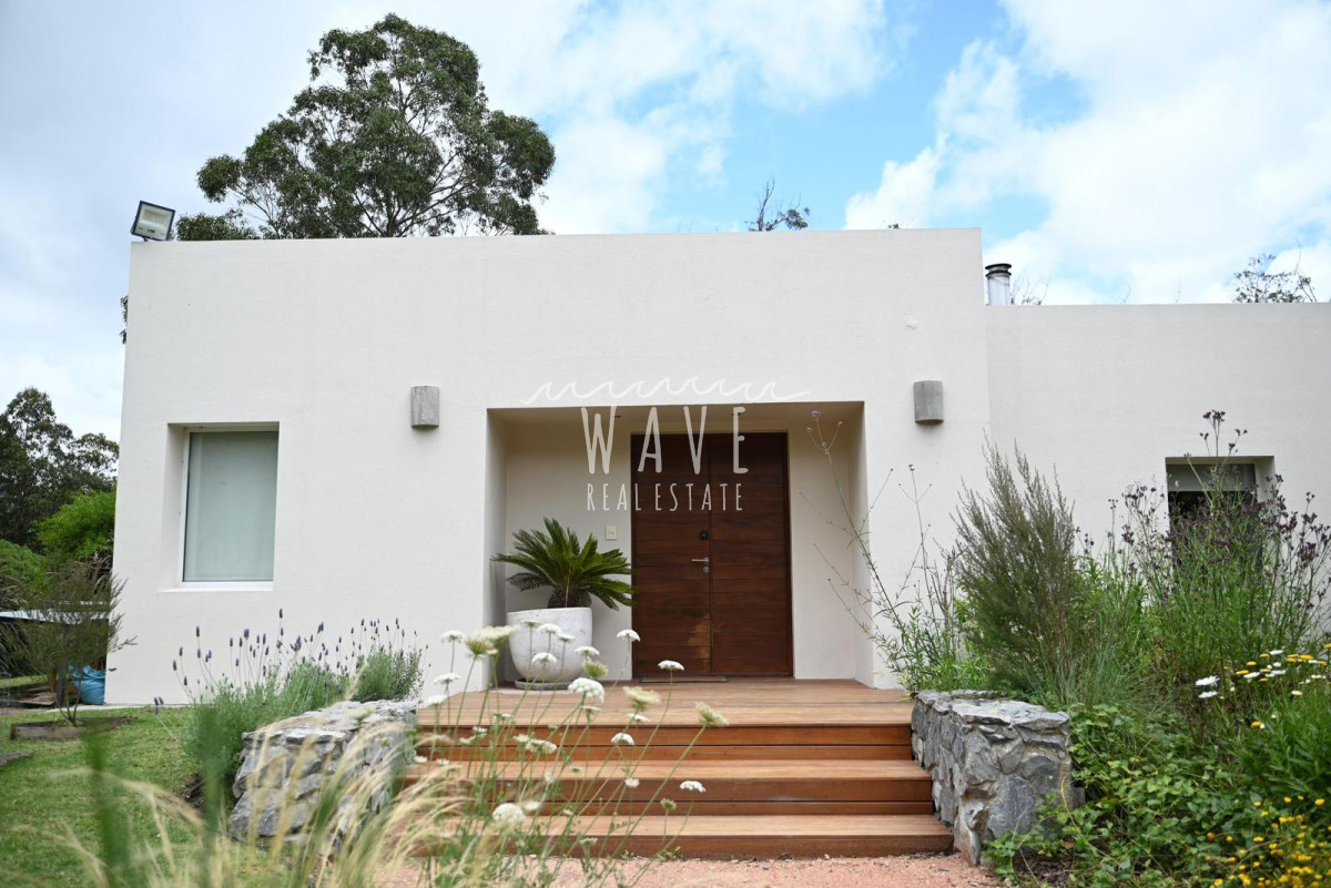 Casa ID.4664 - La Barra, a 5 minutos de todo, en entorno de chacras, 4 dormitorios, piscina, gran jardín.