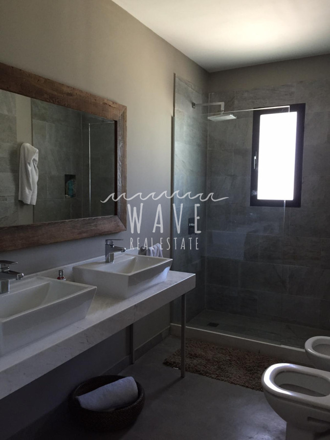 Casa ID.872 - CONFORTABLE CASA EN BARRIO CON SEGURIDAD A METROS DEL MAR. 