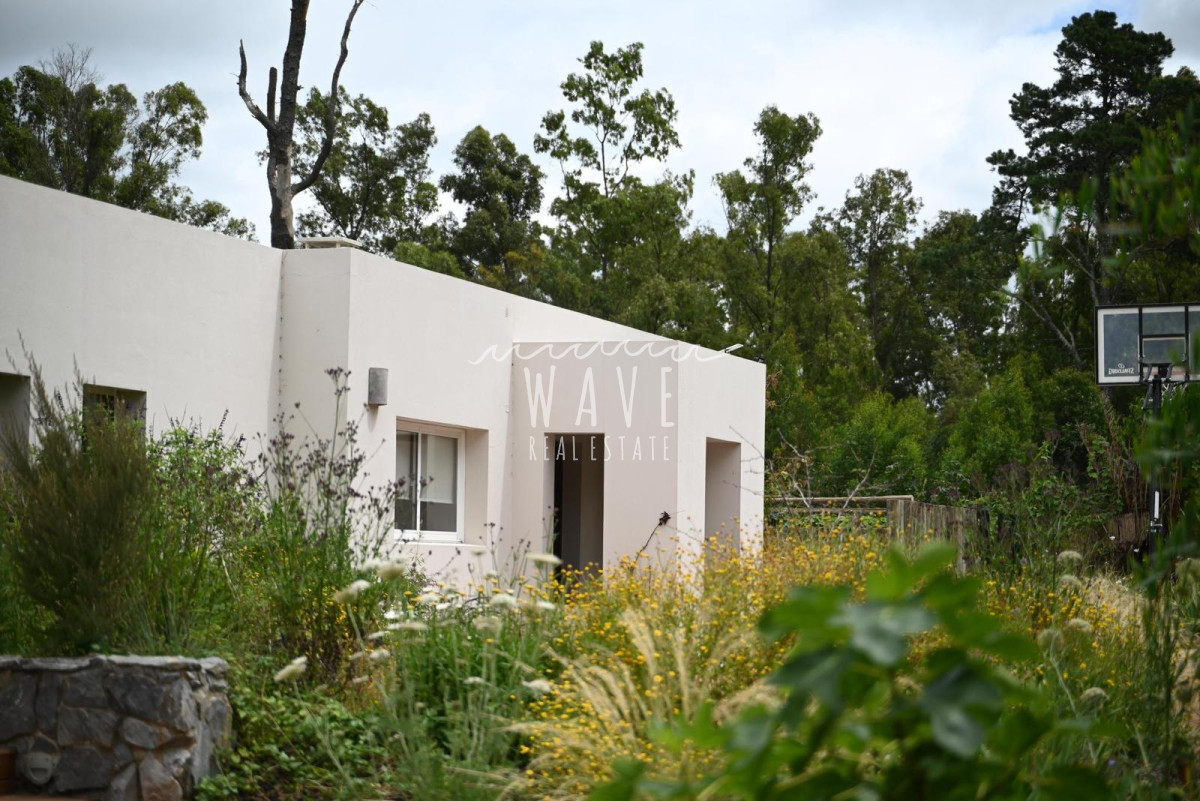 Casa ID.4664 - La Barra, a 5 minutos de todo, en entorno de chacras, 4 dormitorios, piscina, gran jardín.