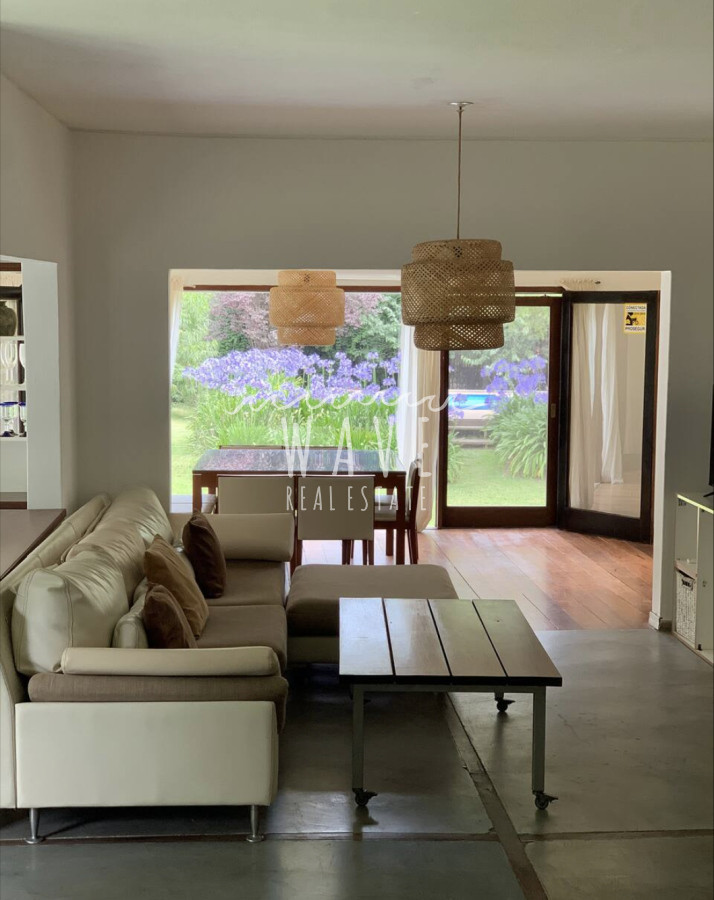 Casa ID.4716 - Venta de casa en El Tesoro,4 dormitorios y piscina.