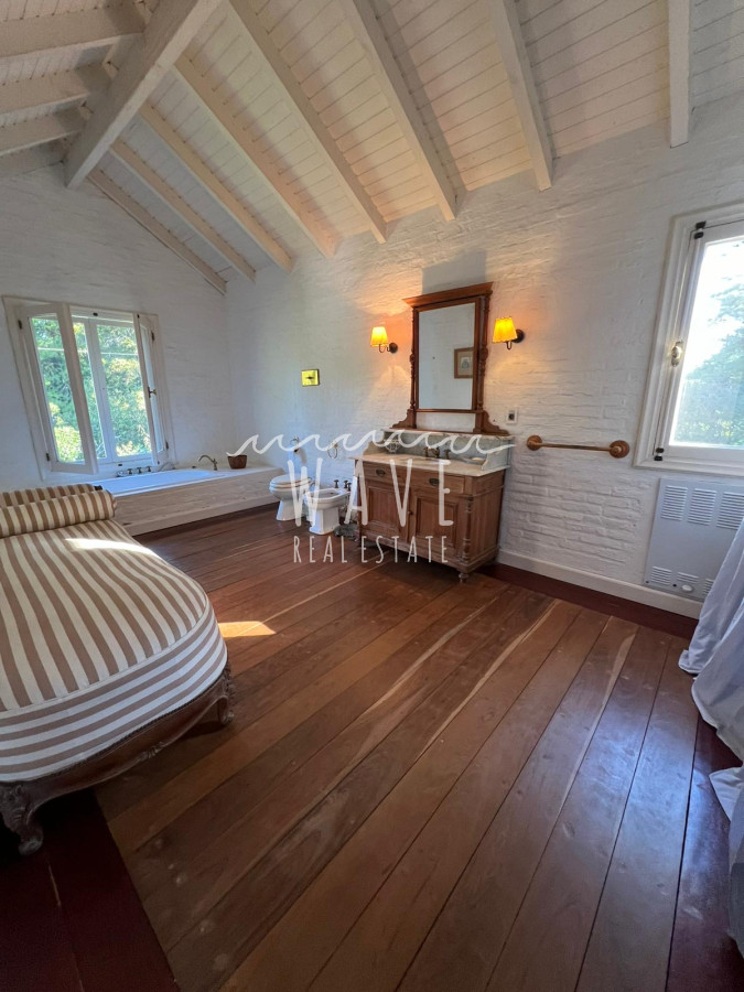 Casa ID.4376 - Alquiler de Verano, Casa con 5 dormitorios en Rincón del indio con piscina 4 mil mts de jardín 