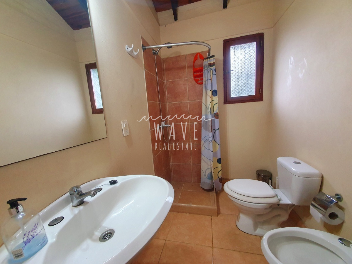 Casa ID.1222 - Venta de casa de 3 dormitorios y servicio en barrio Cantegril, Punta del Este.