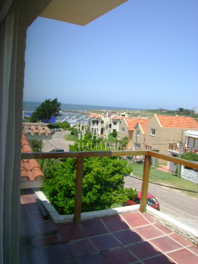 Casa ID.749 - CAPACIDAD Y PRIVACIDAD EN EL CORAZÓN DE LA BARRA