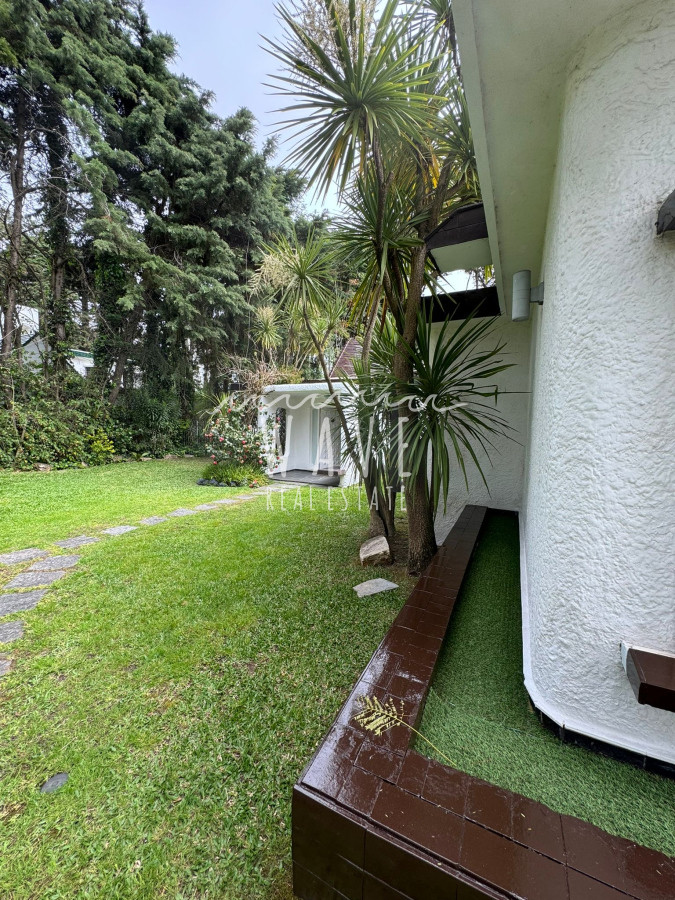 Casa ID.4536 - Venta espectacular casa 4 dormitorios, Cantegril , Punta del Este 